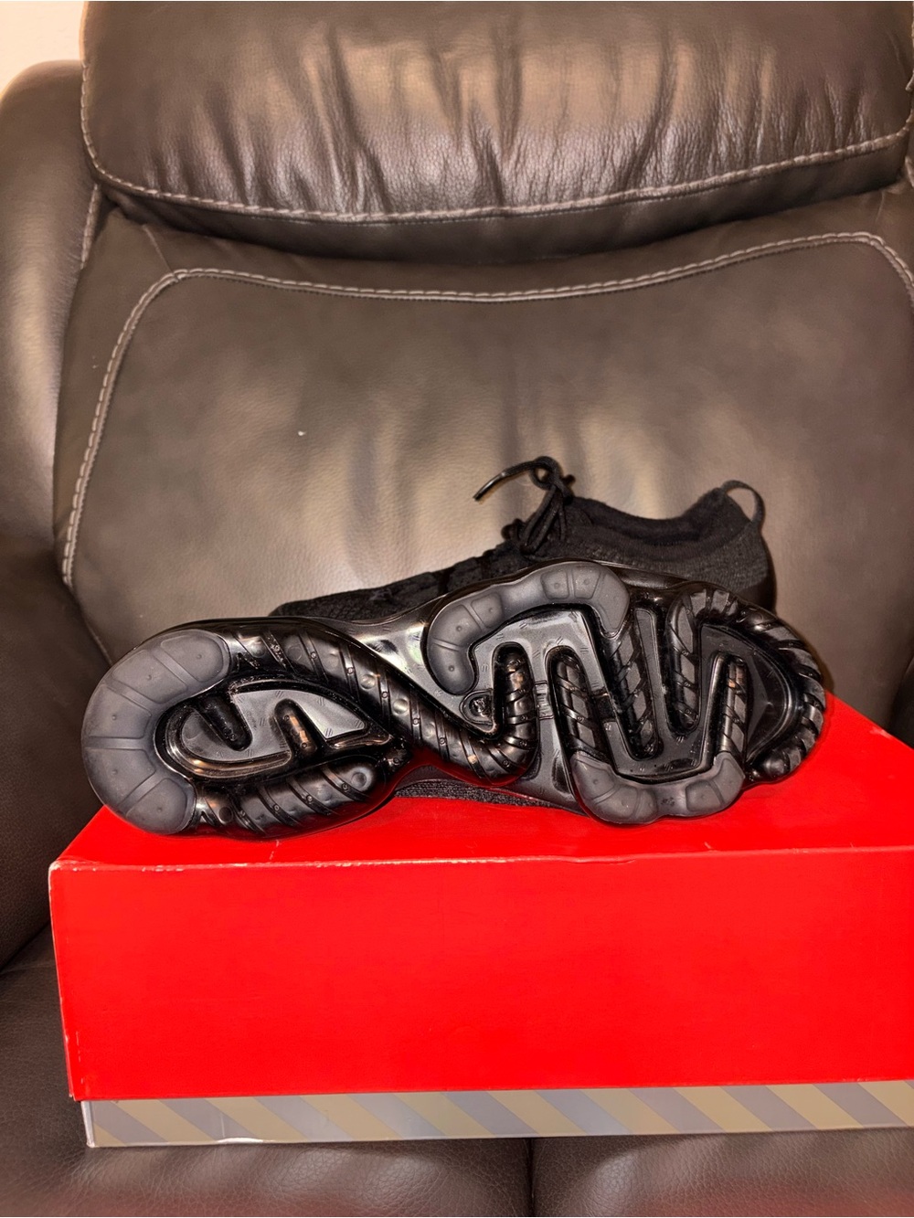 Nike Men’s Black Flyknit VaporMax with Dark Gray Swoosh - Picture 3 of 4